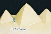 sculpted pyramids of Giza cake